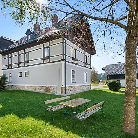 Gutshof Weissenbach *